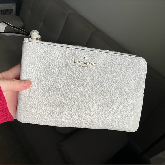 NWT Kate Spade Leila Medium Wristlet - Picture 1 of 5